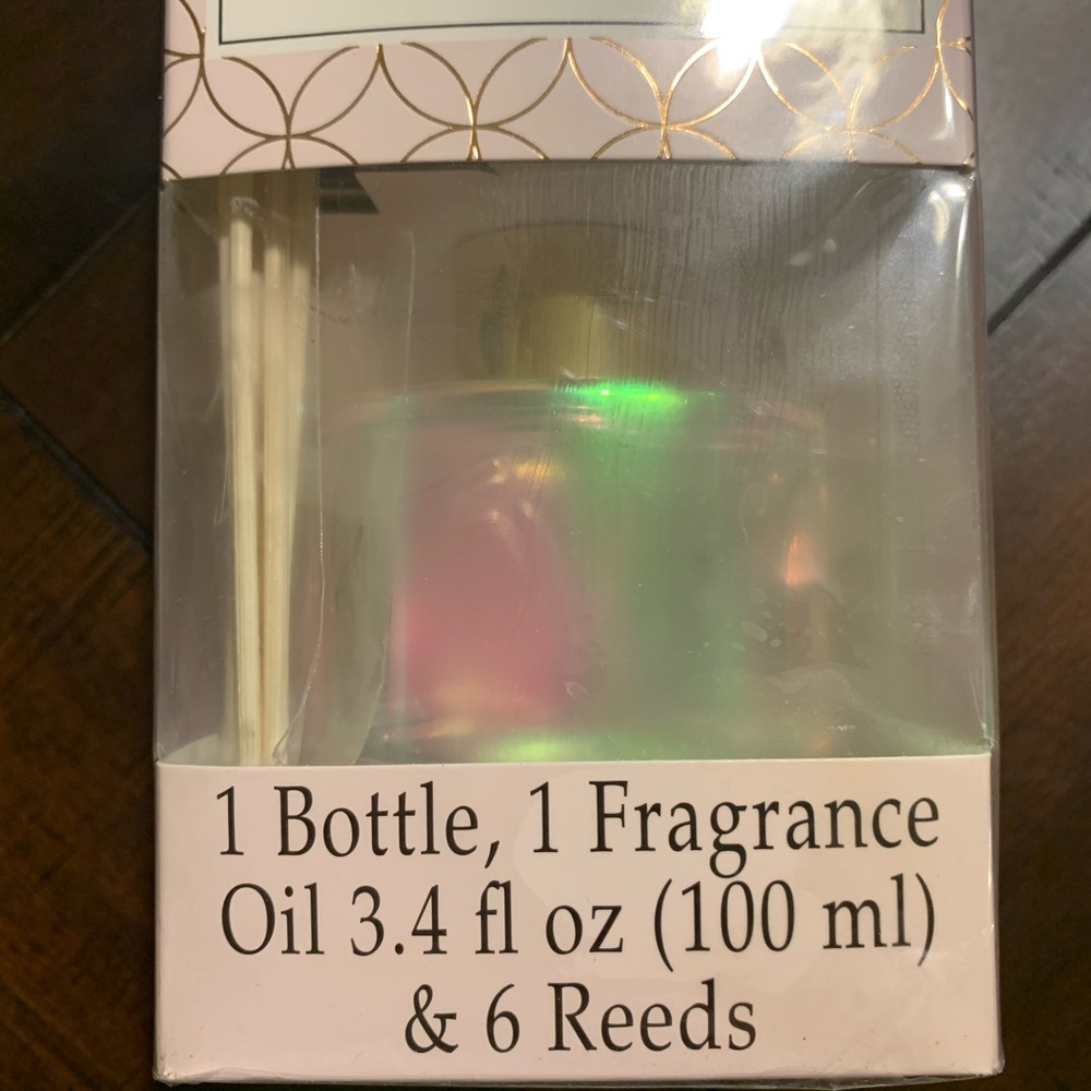 Modern Expressions Reed Diffuser 3.4 fl. oz. - Picture 4 of 7